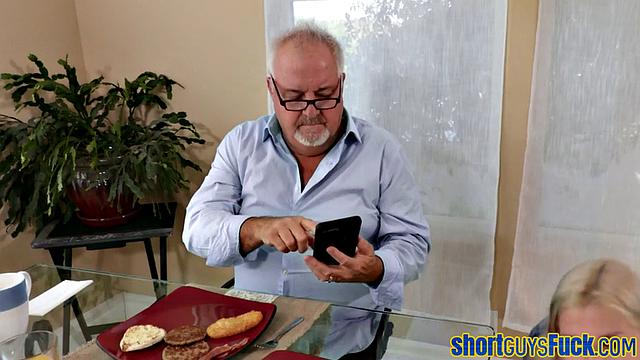 Blonde MILF sidefucked by short guy