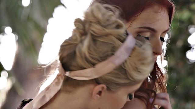 шарлотт стойкли и майя кендрик жарко трахаются на улице друг с другом