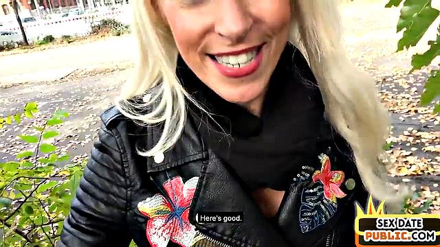 Picked up blonde cougar gets doggystyled