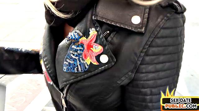 Picked up blonde cougar gets doggystyled