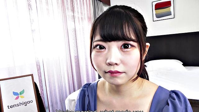 Housewife Asami Wakana comes to get naked and fuck