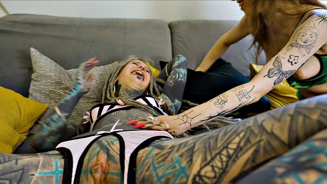 Alt-punk Teen Girls Share A Cock