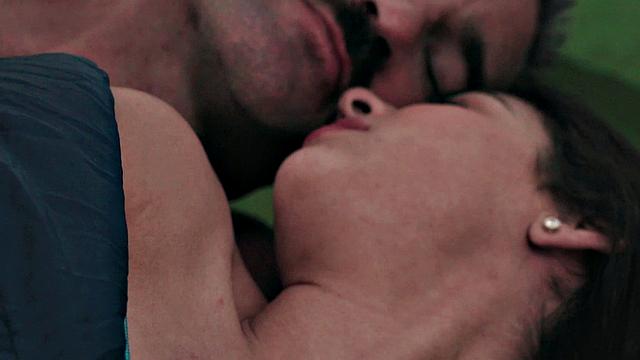 Кайли Рокет заставляет Карла забыть про палатку, когда такая киска рядом