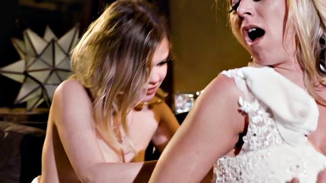 Dyke lady love seducing BFF lez slut b4 eating her out