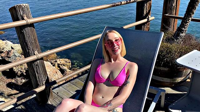 Creaming in Marilyn's Muff