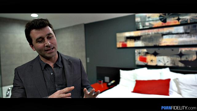 Хейли Рид платит за мощный секс с мужиком без лишних слов