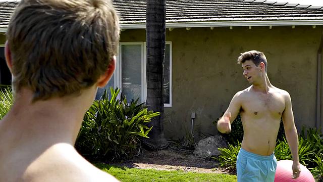 Sturdy top bareback on athletic and inked bottom