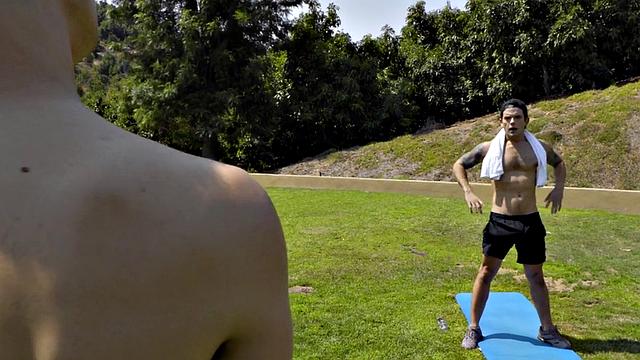 Sturdy top bareback on athletic and inked bottom