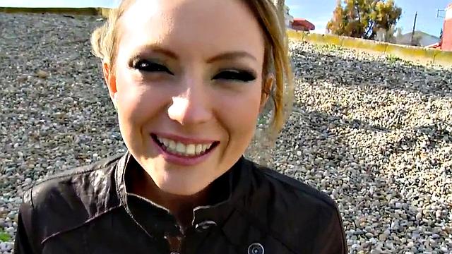 Public outdoor bae smashed wildly in pussy