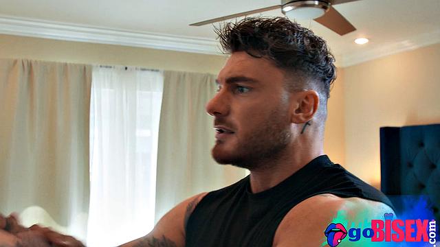 Big ass babe pussyfucked in bisex 3some