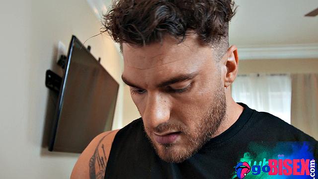 Big ass babe pussyfucked in bisex 3some