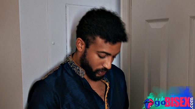 Big ass babe pussyfucked in bisex 3some