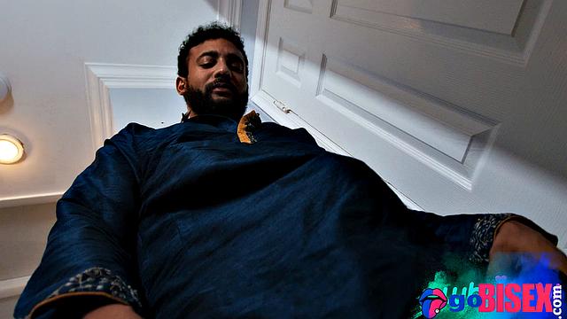 Big ass babe pussyfucked in bisex 3some