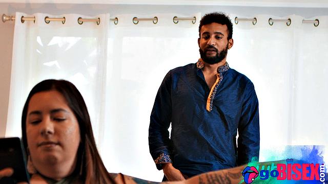 Big ass babe pussyfucked in bisex 3some