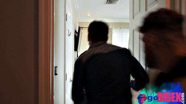 Big ass babe pussyfucked in bisex 3some