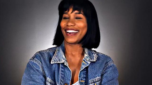 Stunning ebony babe jerking