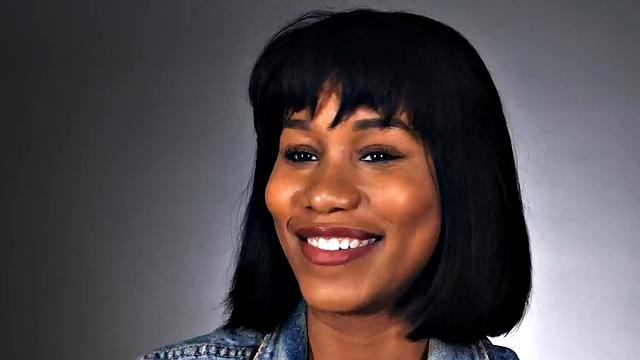 эбеновая красотка дрочит-вибратор жалуется на усталость