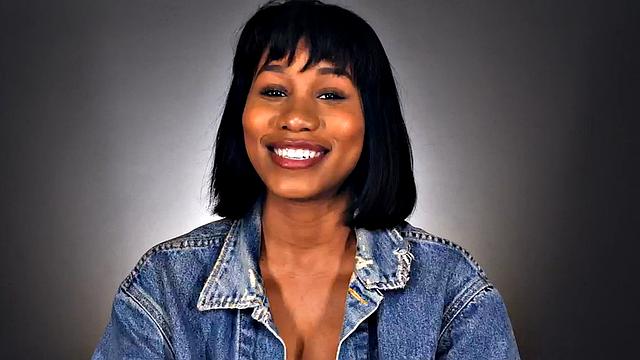 Stunning ebony babe jerking