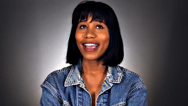 Stunning ebony babe jerking