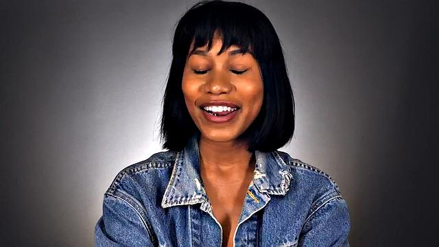 Stunning ebony babe jerking