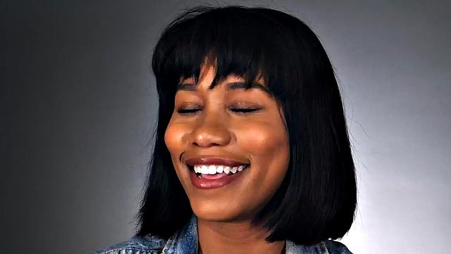 Stunning ebony babe jerking