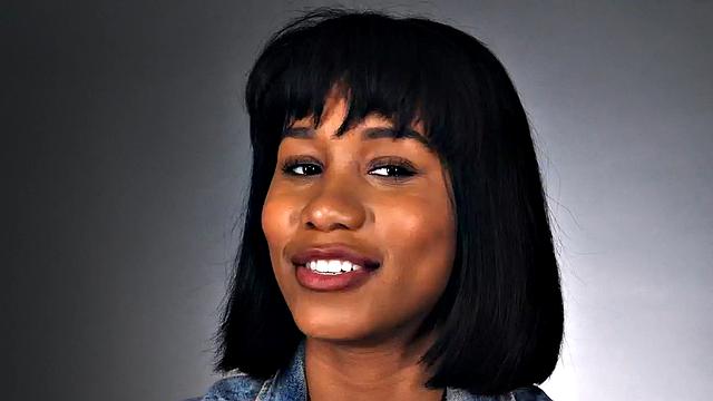 Stunning ebony babe jerking