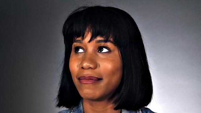 Stunning ebony babe jerking