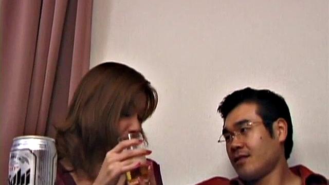 Азиатская зрелая Sammie Spades скачет на члене в pov и стонет от удовольствия с amy starz.