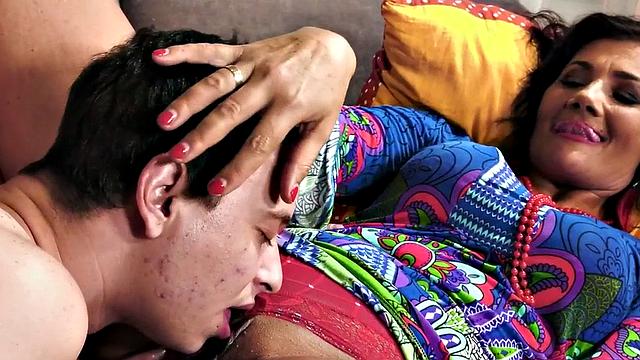 Stunning granny throating cock after riding it