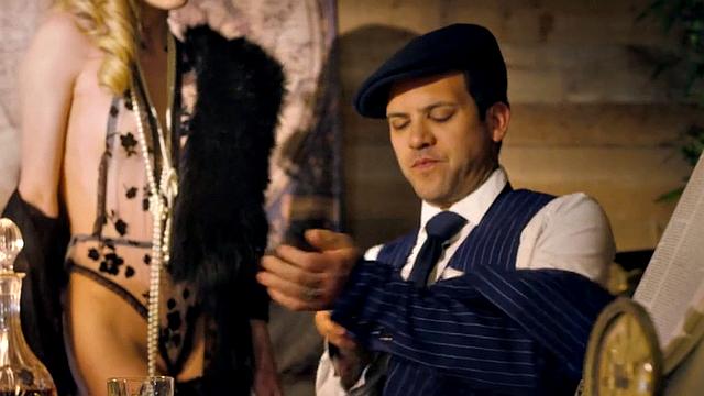 Office secretaries in 3some