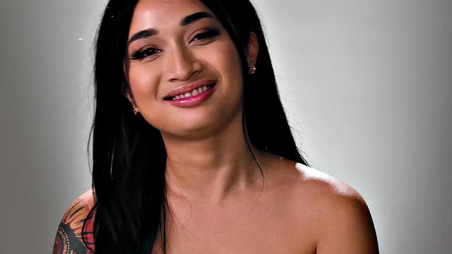 Stunning solo babe jerking off her pussy