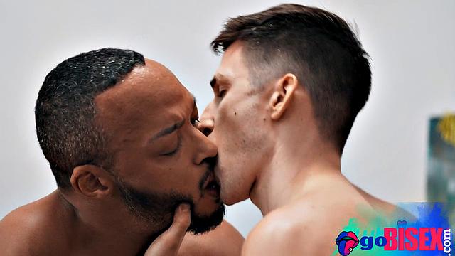 Busty 21yo babe banged in bi 3way