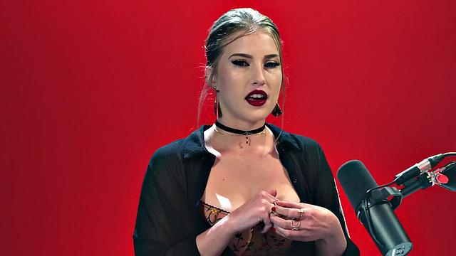 Сочная сисястая засела дрочить после жаркого подкаста