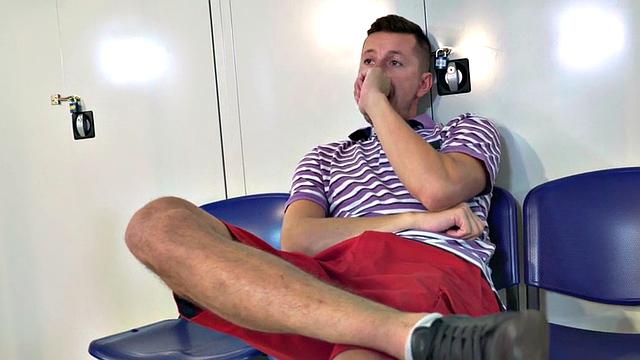 Lez plumpers enjoy rimjob and pussy toying in hostel