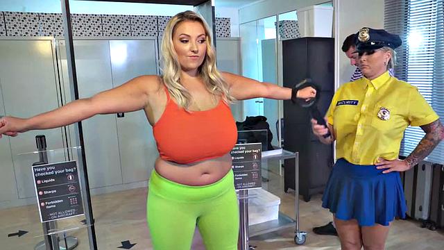 Lez plumpers enjoy rimjob and pussy toying in hostel