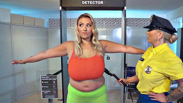 Lez plumpers enjoy rimjob and pussy toying in hostel