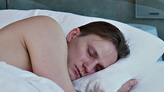 RIM4K. Girl wakes up early and goes licking man