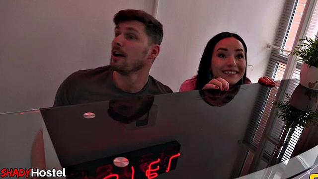 Threesome amateurs handling guy