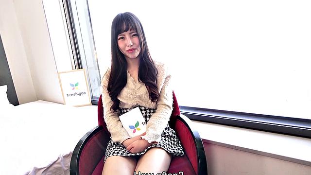 Shy Minami Sato moans on all fours