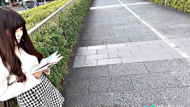 Shy Minami Sato moans on all fours