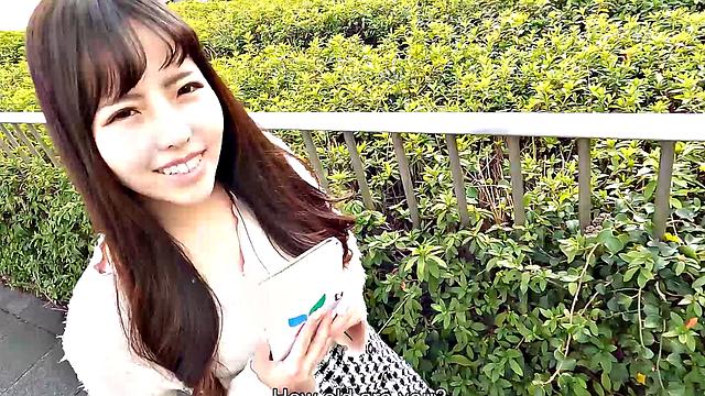 Shy Minami Sato moans on all fours