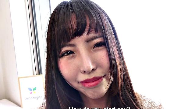 Shy Minami Sato moans on all fours