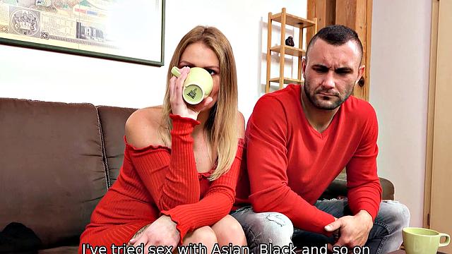 смотри, как беременная жена зарабатывает своей пиздой