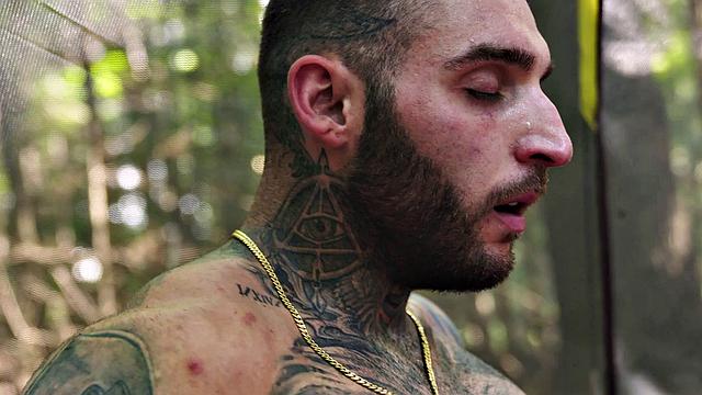 Skyy Knox и Tony D'Angelo жёстко трахаются на свежем воздухе