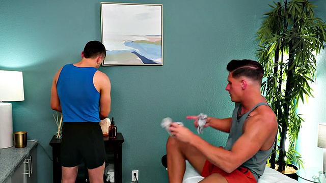 Athletic masseur rides stud before missionary sex