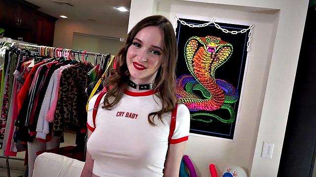 Deepthroating submissive babe rims boyfriend's asshole after deep blowjob