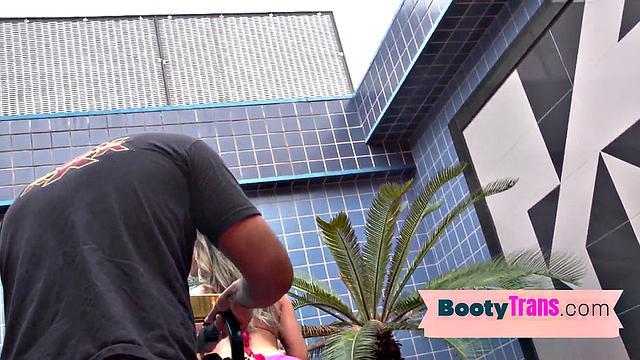 A tattooed Latina tease her juicy butt and jerk off with oil and high heels