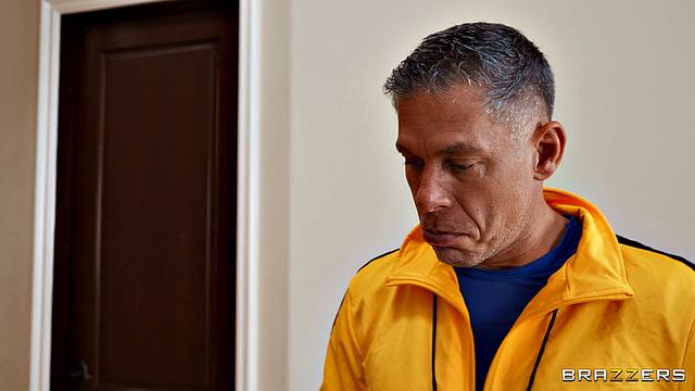 посмотри, как каталина и джипси трахаются с тренером после тренировки