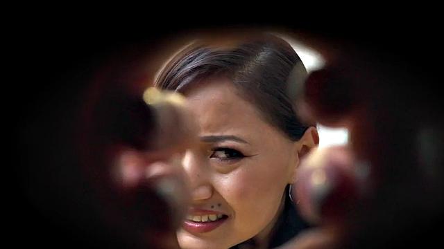 латино охранник в форме сосёт и получает по полной