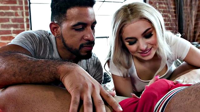 Bisexual bigass babe facesits and gets 3some fucked